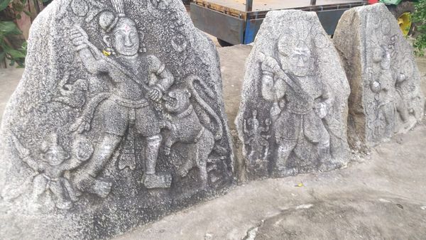 ಮಾನ್ವಿ: ಅಪರೂಪದ ಹುಲಿಬೇಟೆಯ ವೀರಗಲ್ಲುಗಳು ಪತ್ತೆ, ಏನಿದರ ವಿಶೇಷತೆ?