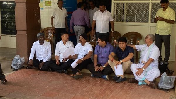 ಕ್ಷೇತ್ರದಲ್ಲಿ ಕಾಂಗ್ರೆಸ್‌ ಹಸ್ತಕ್ಷೇಪ: ದ.ಕ ಜಿಲ್ಲಾಧಿಕಾರಿ ಕಚೇರಿ ಮುಂಭಾಗದಲ್ಲಿ ಬಿಜೆಪಿ ನಾಯಕರ ಧರಣಿ