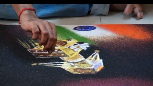 ಚಂದ್ರಯಾನ-3 ಯಶಸ್ವಿಗೆ ವಿಭಿನ್ನ ರೀತಿಯಲ್ಲಿ ಹಾರೈಸಿದ ಹುಬ್ಬಳ್ಳಿ ಕಲಾವಿದ