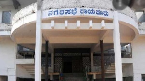 ಸಾರಥಿಗಳಿಲ್ಲದೆ ನಲುಗುತ್ತಿರುವ ರಾಯಚೂರು ನಗರಸಭೆ: ಸಾರ್ವಜನಿಕರಿಗೆ ತಪ್ಪದ ಪರದಾಟ