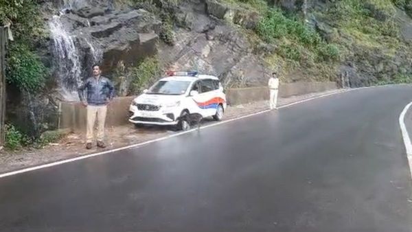 ಪ್ರವಾಸಿಗರ ಹುಚ್ಚಾಟಕ್ಕೆ ಬ್ರೇಕ್‌: ಚಾರ್ಮಾಡಿ ಘಾಟ್‌ನಲ್ಲಿ ಪೊಲೀಸರ ನಿಯೋಜನೆ