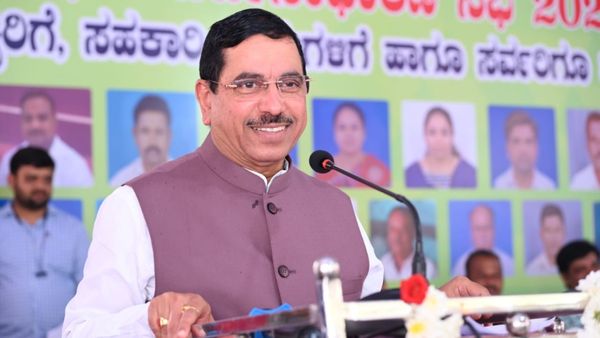 ಕಾಂಗ್ರೆಸ್ ಸರ್ಕಾರ ಹುದ್ದೆಗಳನ್ನು ಹರಾಜು ಹಾಕುತ್ತಿದೆ: ಪ್ರಲ್ಹಾದ್ ಜೋಶಿ