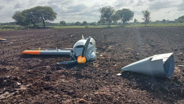 Jet plane crash: ಹಿರಿಯೂರಿನ ವದ್ದಿಕೆರೆ ಬಳಿ ಡಿಆರ್‌ಡಿಓ ತರಬೇತಿ ಜೆಟ್‌ ವಿಮಾನ ಪತನ