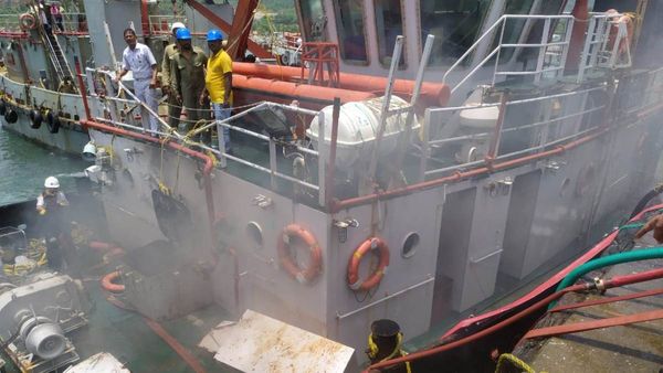 Karwar: ಕಾರವಾರದ ಕದಂಬ ನೌಕಾನೆಲೆಯಲ್ಲಿ ಟಗ್ ಬೋಟ್ ಇಂಜಿನ್‌ನಲ್ಲಿ ಬೆಂಕಿ ಅವಘಡ