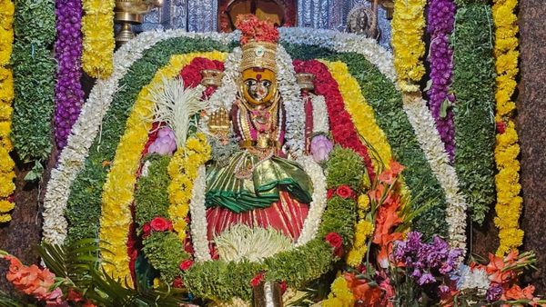 Goravanahalli: ಗೊರವನಹಳ್ಳಿ ಮಹಾಲಕ್ಷ್ಮಿ ದೇವಿ ದರ್ಶನ ಪಡೆಯಲು ಹರಿದು ಬಂದ ಭಕ್ತಸಾಗರ!