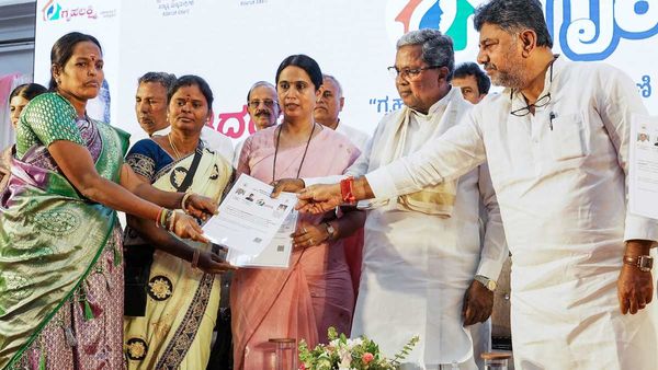 ವಾಟ್ಸಾಪ್ ಚಾಟ್‌ಬಾಟ್ ಬಳಸಿ ಗೃಹ ಲಕ್ಷ್ಮಿ ಯೋಜನೆಗೆ ಅರ್ಜಿ ಸಲ್ಲಿಸಿ, ಇಲ್ಲಿದೆ ವಿವರಗಳು