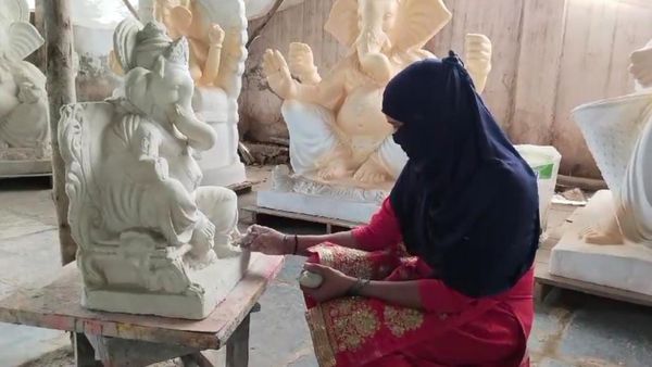 ಹುಬ್ಬಳ್ಳಿ: ಗಣೇಶ ಮೂರ್ತಿ ತಯಾರಿಸಿ ಭಾವೈಕ್ಯತೆ ಮೆರೆದ ಮುಸ್ಲಿಂ ಮಹಿಳೆ