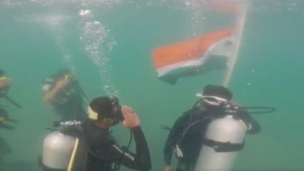 Independence Day 2023: ಕೋಸ್ಟ್‌ ಗಾರ್ಡ್‌ನಿಂದ ಅಂಡರ್‌ವಾಟರ್‌ನಲ್ಲಿ ಧ್ವಜಾರೋಹಣ, ಸಂಭ್ರಮದ ವಿಡಿಯೋ
