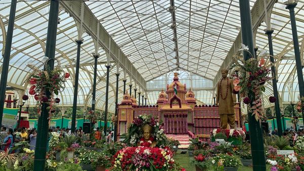 Lalbagh Flower Show: ಫಲಪುಷ್ಪ ಪ್ರದರ್ಶನಕ್ಕೆ ಜನಸಾಗರ: ಎಷ್ಟು ಕೋಟಿ ರೂಪಾಯಿ ಮೌಲ್ಯದ ಟಿಕೆಟ್‌ ಮಾರಾಟ ತಿಳಿಯಿರಿ