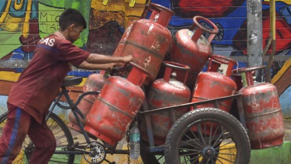 ಪಂಚ ರಾಜ್ಯಗಳ ಚುನಾವಣೆ: LPG ಸಿಲಿಂಡರ್ ಬೆಲೆಯಲ್ಲಿ 200 ರೂ. ಇಳಿಕೆ ಮಾಡಿದ ಕೇಂದ್ರ ಸರ್ಕಾರ