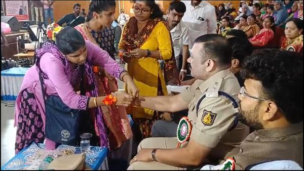 ವಿಜಯಪುರದಲ್ಲಿ ರಾಖಿ ಕಟ್ಟಿದ ABVP ಸಂಘಟನೆ ಯುವತಿಯರಿಗೆ ಸಚಿವ ಎಂ.ಬಿ.ಪಾಟೀಲ್‌ ಕೊಟ್ಟ ದಕ್ಷಿಣೆ ಎಷ್ಟು ಗೊತ್ತಾ?