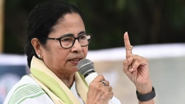 ಡಿಸೆಂಬರ್‌ನಲ್ಲಿ ಲೋಕಸಭೆ ಚುನಾವಣೆ: ಪ್ರಚಾರಕ್ಕಾಗಿ ಎಲ್ಲಾ ಹೆಲಿಕಾಪ್ಟರ್‌ಗಳನ್ನು ಬುಕ್‌ ಮಾಡಿದ ಬಿಜೆಪಿ- ಮಮತಾ ಬ್ಯಾನರ್ಜಿ ಮಾಹಿತಿ