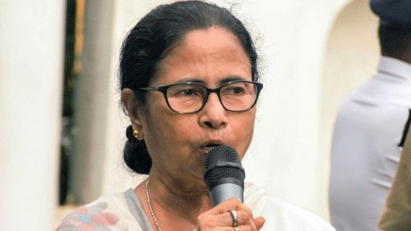 ಚಂದ್ರನನ್ನು ತಲುಪಿದ್ದ ಹೃತಿಕ್‌ ರೋಷನ್ ತಂದೆ: ಭಾರತಕ್ಕೆ ಗೊತ್ತಿರದ ಸಿಕ್ರೆಟ್‌ ಬಿಚ್ಚಿಟ್ಟ ಮಮತಾ ಬ್ಯಾನರ್ಜಿ