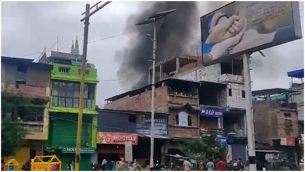 Manipur: ಮಣಿಪುರದಲ್ಲಿ ಮತ್ತೆ ಹಿಂಸಾಚಾರ: ಐದು ಮನೆಗಳಿಗೆ ಬೆಂಕಿ ಹಚ್ಚಿದ ದುಷ್ಕರ್ಮಿಗಳು