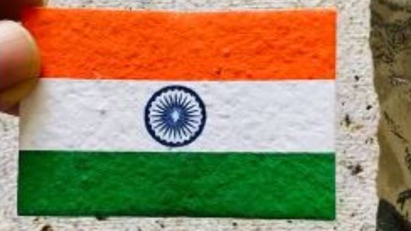 Seaweed Paper Tricolour Flag: ಬೆಂಗಳೂರಲ್ಲಿ ಪರಿಸರ ಸ್ನೇಹಿ ಧ್ವಜ ಉಚಿತ ವಿತರಣೆ, ಅದರ ವಿಶೇಷತೆ ತಿಳಿಯಿರಿ