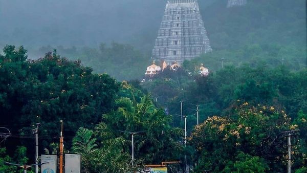 Tirupati Tirumala: ತಿರುಮಲ ಬೆಟ್ಟ ಏರುವ ಭಕ್ತರು ಈಗ ಕೋಲು ಹಿಡಿದು ಹೋಗಬೇಕು- ಯಾಕೆ ಗೊತ್ತಾ?