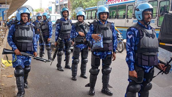 ಹಿಂಸಾಚಾರ-ಪೀಡಿತ ನುಹ್, ಗುರುಗ್ರಾಮ್‌ನಲ್ಲಿ ಆಗಸ್ಟ್ 5 ರವರೆಗೆ ಇಂಟರ್ನೆಟ್, ಎಸ್‌ಎಂಎಸ್ ಸೇವೆ ಬ್ಯಾನ್