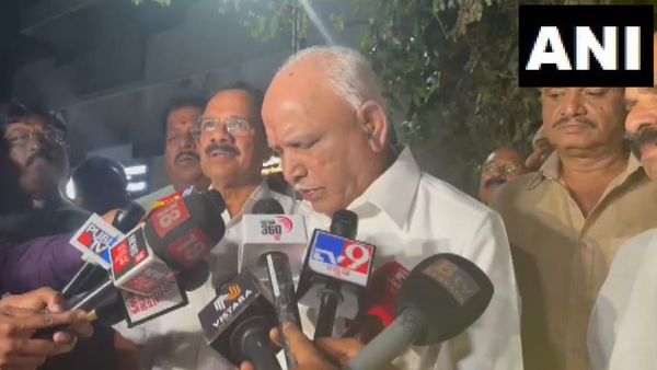 ಬಿಜೆಪಿ ಶಾಸಕರ ಪಕ್ಷಾಂತರ ಭಯ: ಯಡಿಯೂರಪ್ಪ ಮನೆಯಲ್ಲಿ ಸಭೆ, ಇಬ್ಬರು ಆಪ್ಸೆಂಟ್‌