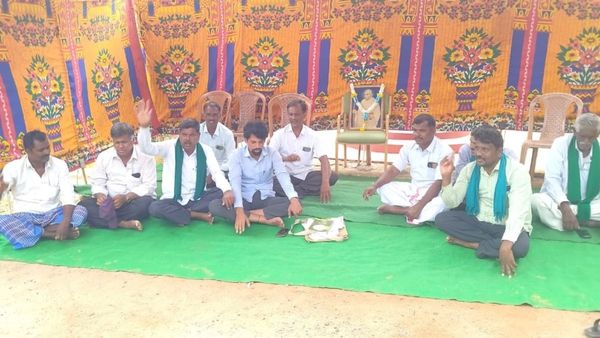 ಗುಂಡ್ಲುಪೇಟೆ: ಸೂರ್ಯಕಾಂತಿ ಖರೀದಿ ಕೇಂದ್ರ ತೆರೆಯುವಂತೆ ಸರ್ಕಾರಕ್ಕೆ ಆಗ್ರಹಿಸಿದ ರೈತರು