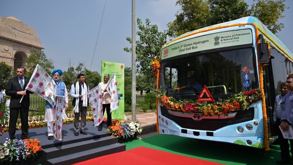 ಹೊಗೆ ಬದಲು ನೀರನ್ನು ಹೊರಸೂಸುವ ಭಾರತದ ಮೊದಲ ಹಸಿರು ಹೈಡ್ರೋಜನ್ ಚಾಲಿತ ಬಸ್‌ಗೆ ಚಾಲನೆ