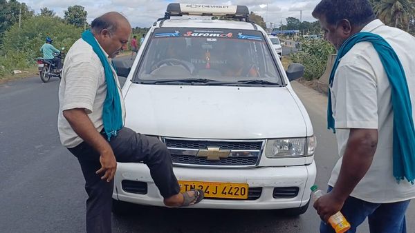 ಕಾವೇರಿ ಕಿಚ್ಚು: ಚಾಮರಾಜನಗದಲ್ಲಿ ತಮಿಳುನಾಡು ವಾಹನಗಳಿಗೆ ಮೆಟ್ನಲ್ಲಿ ಹೊಡ್ದು ವಾಪಸ್‌ ಕಳ್ಸಿದ ಪ್ರತಿಭಟನಾಕಾರರು