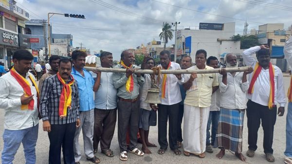 Cauvery dispute: ಚಾಮರಾಜನಗರದಲ್ಲಿ ಬೃಹತ್‌ ಗಂಟೆ ಬಾರಿಸಿ ರಾಜ್ಯ ಹಾಗೂ ಕೇಂದ್ರ ಸರ್ಕಾರದ ವಿರುದ್ಧ ಪ್ರೊಟೆಸ್ಟ್‌