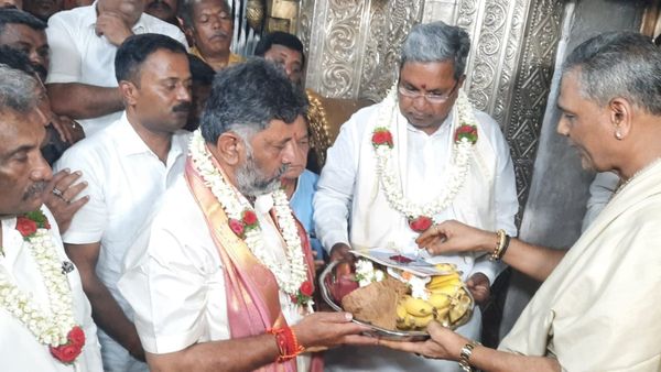 ಸಿಎಂ ಸಿದ್ದರಾಮಯ್ಯ ಮನೆಯಲ್ಲಿ ಸನಾತನ ಪದ್ಧತಿಯಂತೆ ಹೋಮ, ಪೂಜೆ!