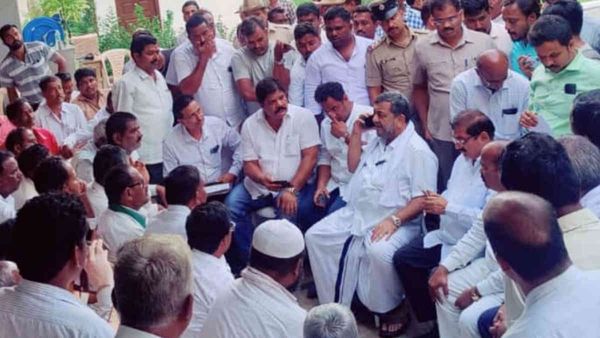  ಭದ್ರಾ ಡ್ಯಾಂ ನೀರು ಸ್ಥಗಿತ ಆದೇಶಕ್ಕೆ ಸಿಡಿದೆದ್ದ ದಾವಣಗೆರೆ ಜಿಲ್ಲೆ ರೈತರು