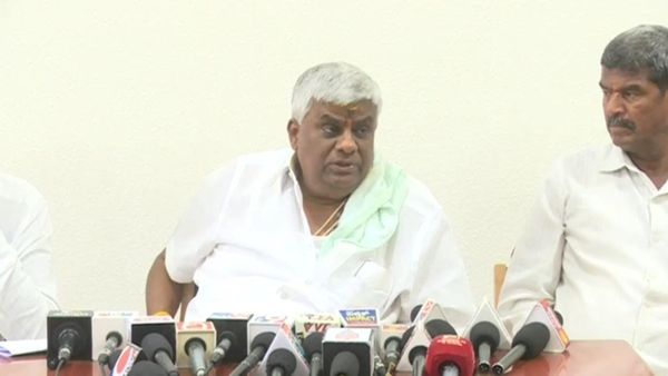 ನಿಮ್ಮ ಗ್ಯಾರಂಟಿ ಯೋಜನೆಗಾಗಿ ರೈತರ ಬದುಕು ಬಲಿ ಕೊಡಬೇಡಿ-ಕಾಂಗ್ರೆಸ್‌ ವಿರುದ್ಧ ರೇವಣ್ಣ ಕಿಡಿ