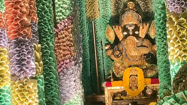 ಸುಮಾರು 3 ಕೋಟಿ ಮೌಲ್ಯದ ನೋಟು ಮತ್ತು ನಾಣ್ಯಗಳಿಂದ ಅಲಂಕೃತವಾಗಿರುವ ಗಣಪ ದೇಗುಲ ಎಲ್ಲಿದೆ ಗೊತ್ತಾ?