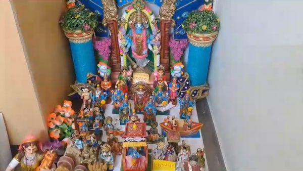 Krishna Janmashtami 2023: ಬೆಂಗಳೂರಿನ ಈ ಒಂದೇ ಮನೆಯಲ್ಲಿ 1,500 ಶ್ರೀಕೃಷ್ಣ ಮೂರ್ತಿಗಳ ಪ್ರತಿ‍ಷ್ಠಾಪನೆಬೆಂಗಳೂರಿನ ಒಂದೇ ಮನೆಯಲ