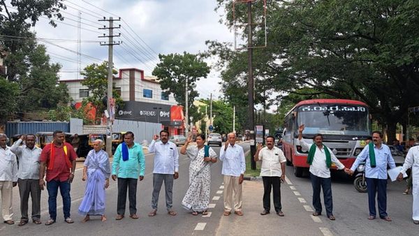 Cauvery dispute: ಯಾವದೇ ಕಾರಣಕ್ಕೂ ಪ್ರಾಧಿಕಾರದ ಆದೇಶಕ್ಕೆ ಮಣಿದು ತಮಿಳುನಾಡಿಗೆ ನೀರು ಹರಿಸದಂತೆ ಒತ್ತಾಯಿಸಿ ಪ್ರತಿಭಟನೆ