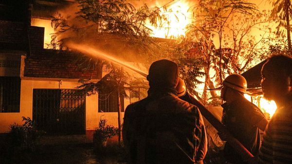 Manipur violence: ಇಂಫಾಲ್‌ನಲ್ಲಿ ಪೊಲೀಸರ ವಿರುದ್ಧ ತಿರುಗಿಬಿದ್ದ ವಿದ್ಯಾರ್ಥಿಗಳು- ಹಿಂಸಾಚಾರದಲ್ಲಿ ಹಲವರಿಗೆ ಗಂಭೀರ ಗಾಯ