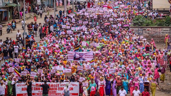 ಮತ್ತೆ ಭುಗಿಲೆದ್ದ ಮಣಿಪುರ ಹಿಂಸಾಚಾರ: ಗುಂಡಿನ ದಾಳಿಯಲ್ಲಿ 6 ಮಂದಿ ಬಲಿ, ಮುಂದುವರೆದ ಸಂಘರ್ಷ