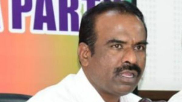 ಇಸ್ತ್ರಿ ಪೆಟ್ಟಿಗೆ, ಕುಕ್ಕರ್, ಹಣ ಕೊಟ್ಟು ಗೆದ್ದ ಸಿದ್ದರಾಮಯ್ಯ; ರಾಜೀನಾಮೆಗೆ ಎನ್‌. ರವಿಕುಮಾರ್‌ ಆಗ್ರಹ