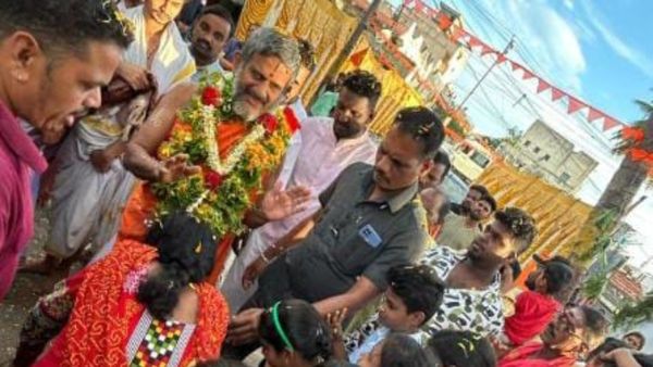 ಮೈಸೂರು: ದಲಿತರ ಕೇರಿಗಳಿಗೆ ಪೇಜಾವರ ಶ್ರೀಗಳ ಭೇಟಿ, ಉದ್ದೇಶ ಏನು?, ಇಲ್ಲಿದೆ ವಿವರ