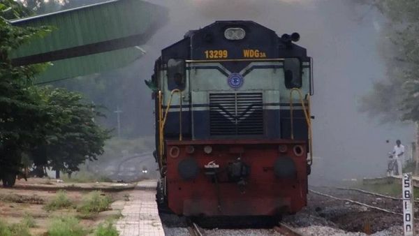 ವಿಜಯಪುರ-ಮಂಗಳೂರು ರೈಲು ಕಾಯಂಗೊಳಿಸಲು ಕೂಗು 