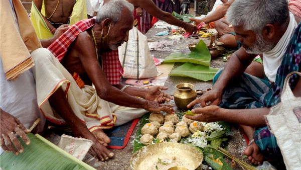 Pitru Paksha 2023: ಪಿತೃ ಪಕ್ಷ ಯಾವಾಗ? ಶ್ರಾದ್ಧದ ವಿಶೇಷ ದಿನಾಂಕಗಳನ್ನು ತಿಳಿಯಿರಿ...