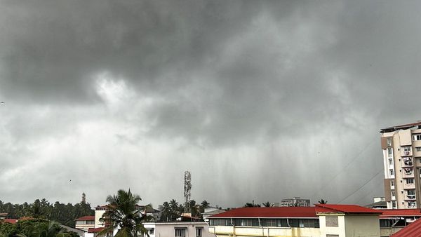 Karnataka Rain: ಕರ್ನಾಟಕದ ಈ ಪ್ರದೇಶಗಳಲ್ಲಿ ಗುಡುಗು ಸಹಿತ ಮಳೆ- ಯಾವ ಜಿಲ್ಲೆಗಳು ತಿಳಿಯಿರಿ