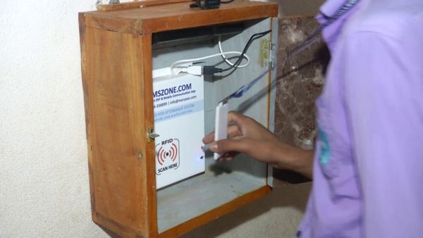 ಪೋಷಕರಿಗೆ ಇನ್ಮುಂದೆ ನೋ ಟೆನ್ಷನ್: ಮಕ್ಕಳ ಐಡಿ ಕಾರ್ಡ್‌ಗೆ ಚಿಪ್‌, ಆಟ-ಪಾಠ ಎಲ್ಲವೂ ರೆಕಾರ್ಡ್‌