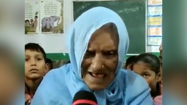 ಮೊಮ್ಮಗಳ ಜೊತೆ ಶಾಲೆಯಲ್ಲಿ ಪಾಠ ಕೇಳುವ ಅಜ್ಜಿ: ಸ್ಪೂರ್ತಿದಾಯಕ ಕಥೆ ಇಲ್ಲಿದೆ....