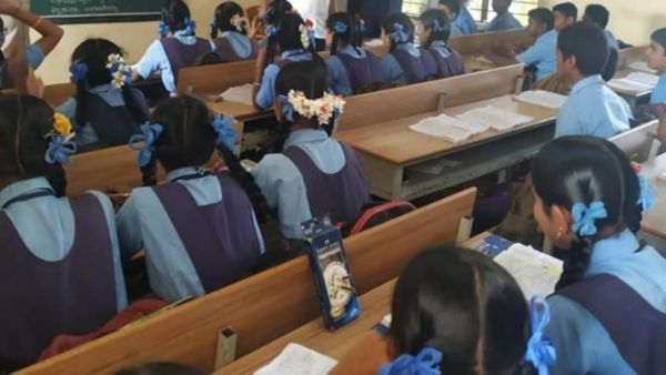 ಶಿವಮೊಗ್ಗ: ಮುಸ್ಲಿಂ ವಿದ್ಯಾರ್ಥಿಗಳಿಗೆ ಪಾಕಿಸ್ತಾನಕ್ಕೆ ಹೋಗಿ ಎಂದಿದ್ದ ಶಿಕ್ಷಕಿ ವರ್ಗಾವಣೆ