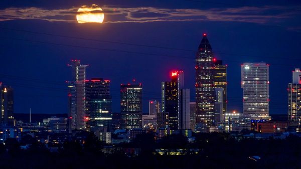 Super Moon: ಆಕಾಶದಲ್ಲಿ ದೈತ್ಯ ಚಂದ್ರನ ಕಣ್ತುಂಬಿಕೊಳ್ಳಿ!