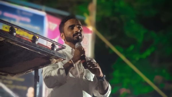 ತೋರಣಗಟ್ಟೆ: ವೇದ ಸಿನಿಮಾದ ಜುಂಜಪ್ಪ ಹಾಡು ಹೇಳುತ್ತಾ ಮಕ್ಕಳ ಜೊತೆ ಹೆಜ್ಜೆ ಹಾಕಿದ ಸಿಂಗರ್‌ ಮೋಹನ್‌ ಕುಮಾರ್‌