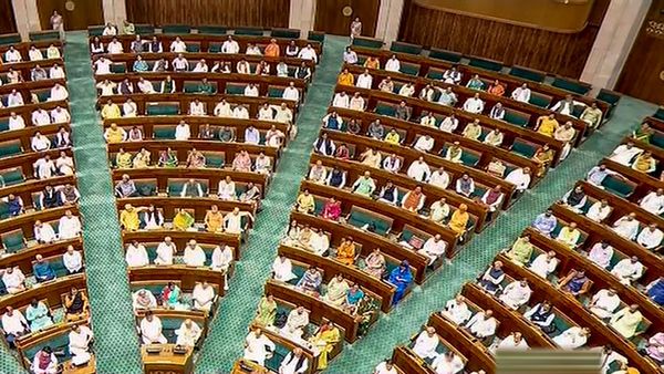 ಮಹಿಳಾ ಮೀಸಲಾತಿ ಮಸೂದೆ ಅಂಗೀಕಾರ: ವಿರುದ್ಧವಾಗಿ ಮತ ಹಾಕಿದ ಇಬ್ಬರು ಸಂಸದರು ಇವರೇ ನೋಡಿ