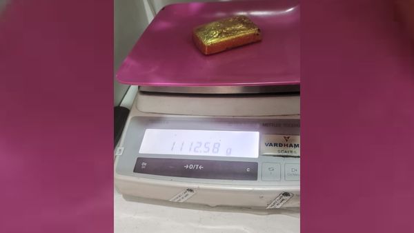 ಅಕ್ರಮ ಚಿನ್ನ ಕಳ್ಳಸಾಗಣೆ: ಬೆಂಗಳೂರು ಏರ್‌ಪೋರ್ಟ್‌ನಲ್ಲಿ 3 ಕೆಜಿ ಚಿನ್ನ ವಶ