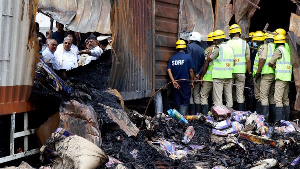 ಅತ್ತಿಬೆಲೆ ಪಟಾಕಿ ಗೋದಾಮಿನಲ್ಲಿ ಬೆಂಕಿ ದುರಂತ: ಸಿಐಡಿ ತನಿಖೆಗೆ ಸಿಎಂ ಸಿದ್ದರಾಮಯ್ಯ ಆದೇಶ