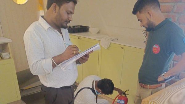 ಬೆಂಗಳೂರಿನ ಅನಧಿಕೃತ ಪಬ್ಸ್, ಬಾರ್‌ಗಳ ಮೇಲೆ BBMP ಸಮರ, ಈ ದಿಢೀರ್‌ ನಿರ್ಧಾರ ಏಕೆ?, ಇಲ್ಲಿದೆ ಮಾಹಿತಿ