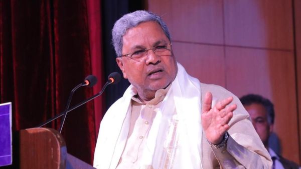 ಸ್ಮೃತಿ ಇರಾನಿ ಕಿವಿ ಹಿಂಡಿ ಪಕ್ವ ರಾಜಕಾರಣ ಮಾಡಲಿ: ಮೋದಿ ವಿರುದ್ಧ ಸಿದ್ದರಾಮಯ್ಯ ಟೀಕೆ