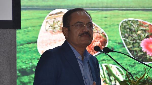 10 ಪಾಸ್‌, ಆದ್ರೂ 4,000 ಕೋಟಿ ಆದಾಯದ ಸಂಸ್ಥೆ ಕಟ್ಟಿದ ವ್ಯಕ್ತಿ!